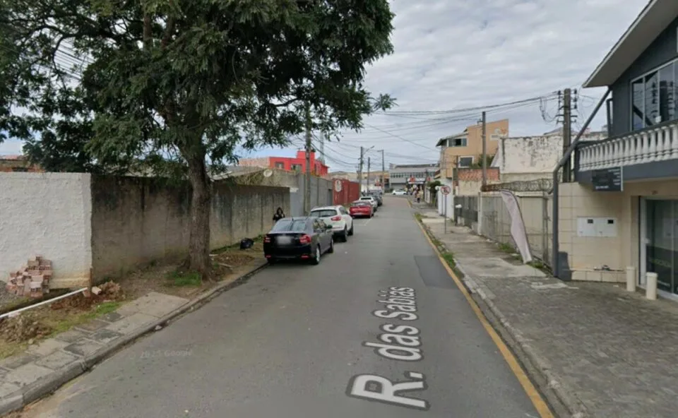 Rua no bairro Novo Mundo tem bloqueio total para obras do Inter 2; veja até quando