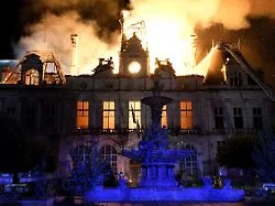 Ausschreitungen in Frankreich: Randalierer setzen Rathaus von Limoges in Flammen