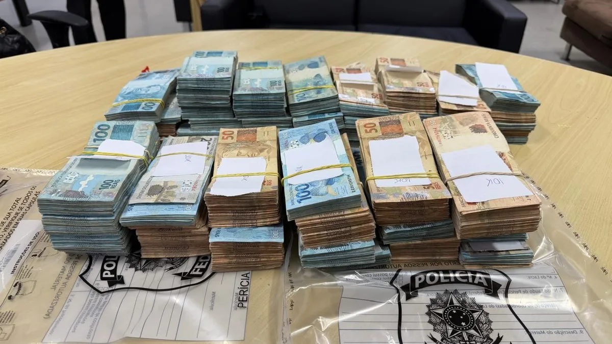 PF apreende R$ 510 mil em bagagem de mão de passageira no Aeroporto de Congonhas