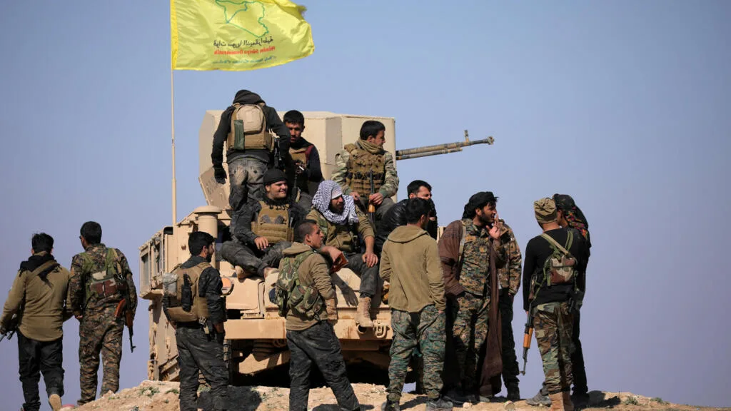 D'un espoir d'autonomie à l'intégration forcée: chronologie des forces kurdes en Syrie
