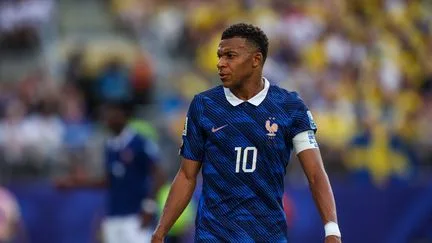 "C'est fait de manière légère, mais ça montre parfois un manque de conscience politique et humaine", estime Kylian Mbappé face aux caricatures le dépeignant en dictateur