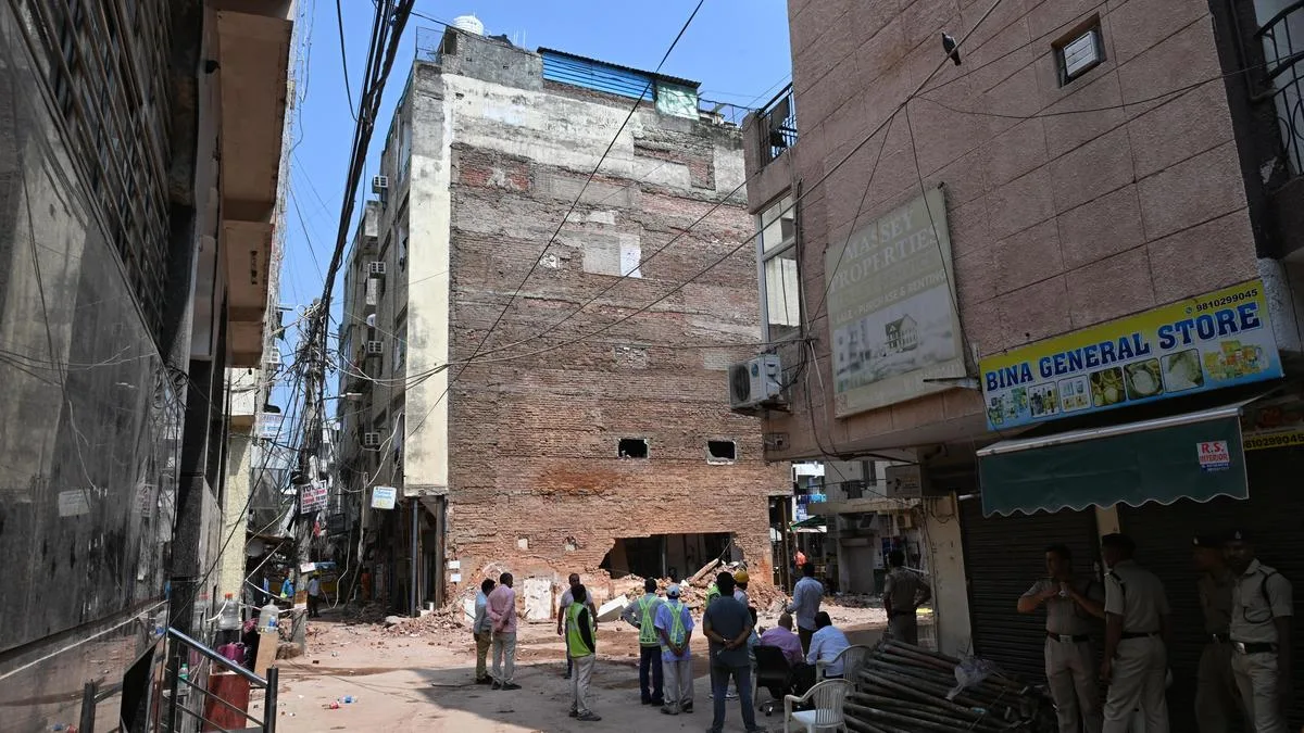 MCD acts against 1,046 properties after Satya Niketan building collapse