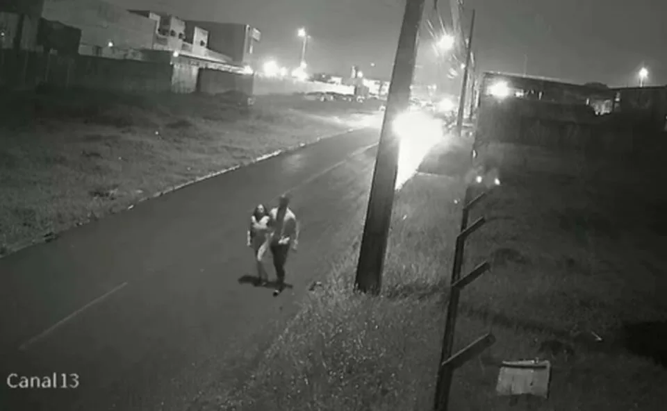 Vídeo mostra Maria Fernanda caminhando abraçada com principal suspeito antes de ser morta no Pinheirinho
