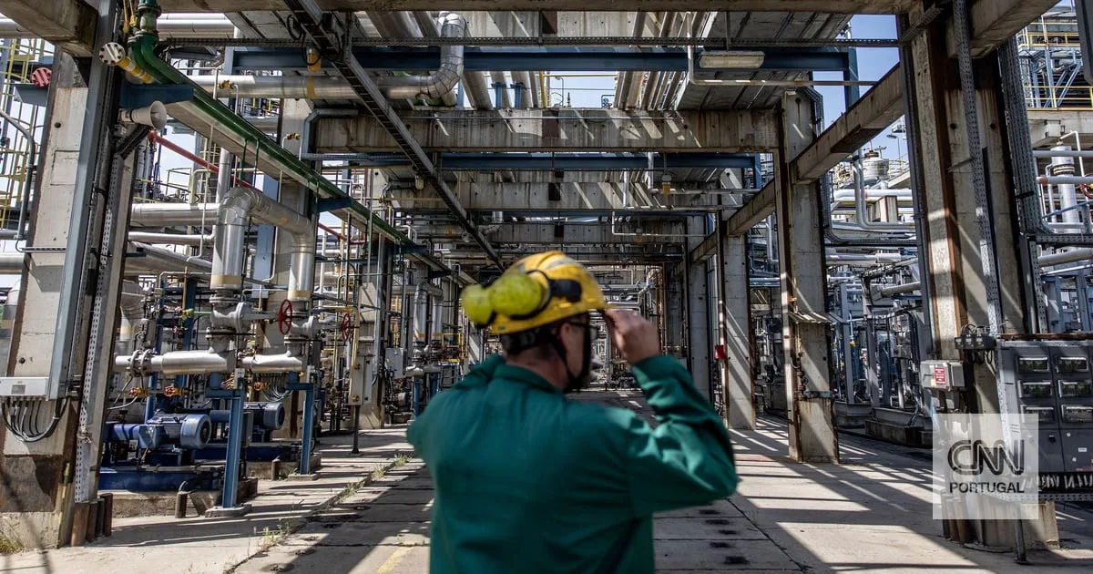 Arábia Saudita encerra oleoduto que transporta 5% do crude mundial após ataque de drones lançado a partir do Iraque