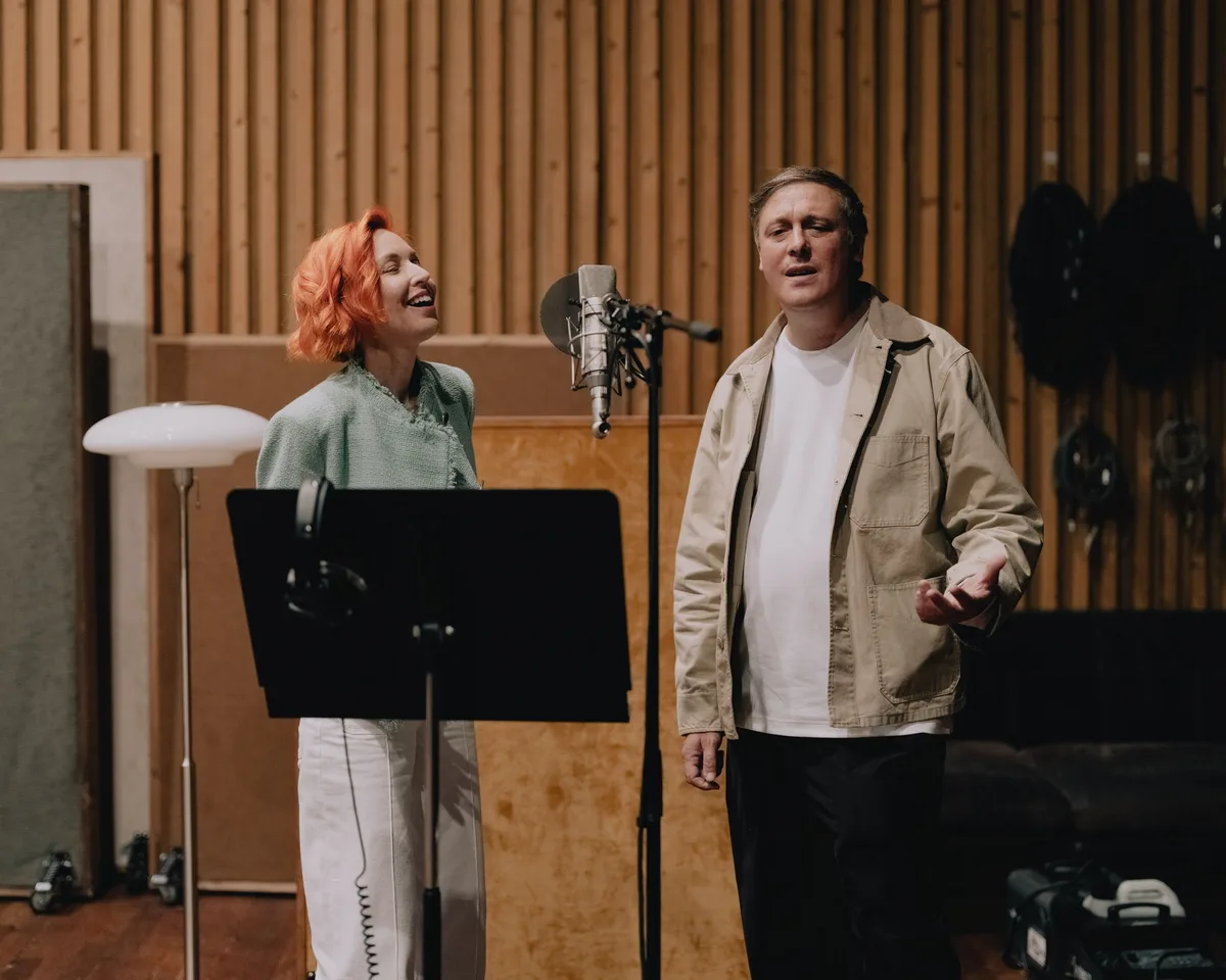 Léon XIV en France : dans les coulisses de l’enregistrement de la chanson de Natasha St-Pier et Grégory Turpin