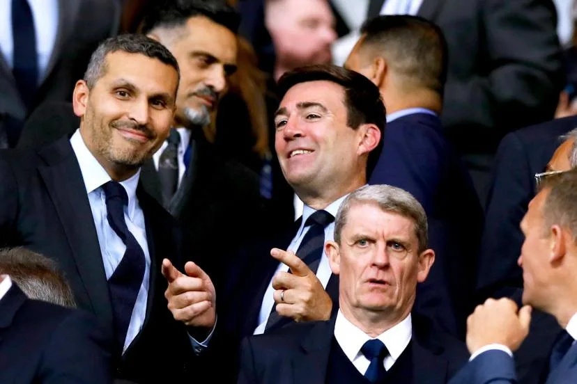 Andy Burnham, le Premier ministre britannique, suspecté d'être redevable aux dirigeants émiriens de Manchester City