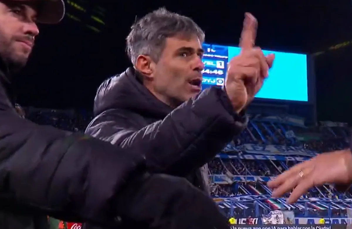 El bochorno entre Guillermo Barros Schelotto y Vaccari tras el final del partido opacó el empate entre Vélez y Defensa