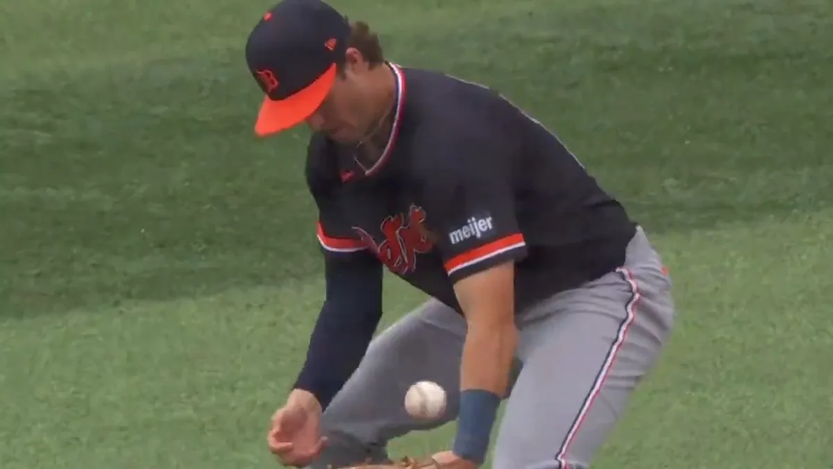 Blue Jays’ Clement scores after back-to-back errors from Tigers defence