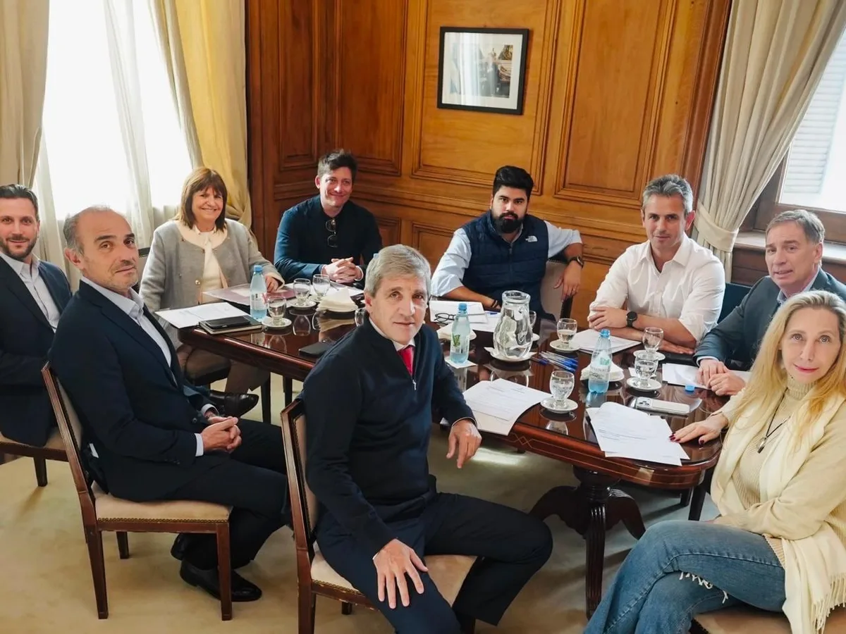 Con Luis Caputo ratificado, siguen los pedidos de correcciones en el gabinete
