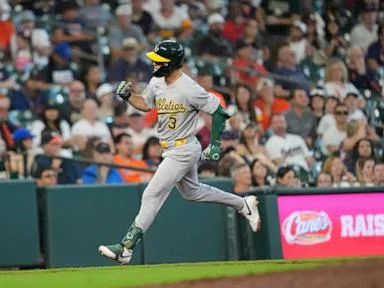 Muncy's solo homer caps off A's rally as Oakland beats Houston 7-6