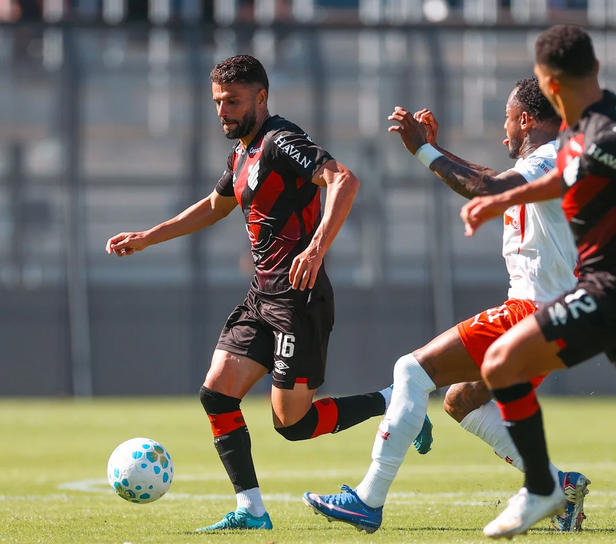 Athletico x Bragantino: o que esperar do jogo e como chegam os times; assista