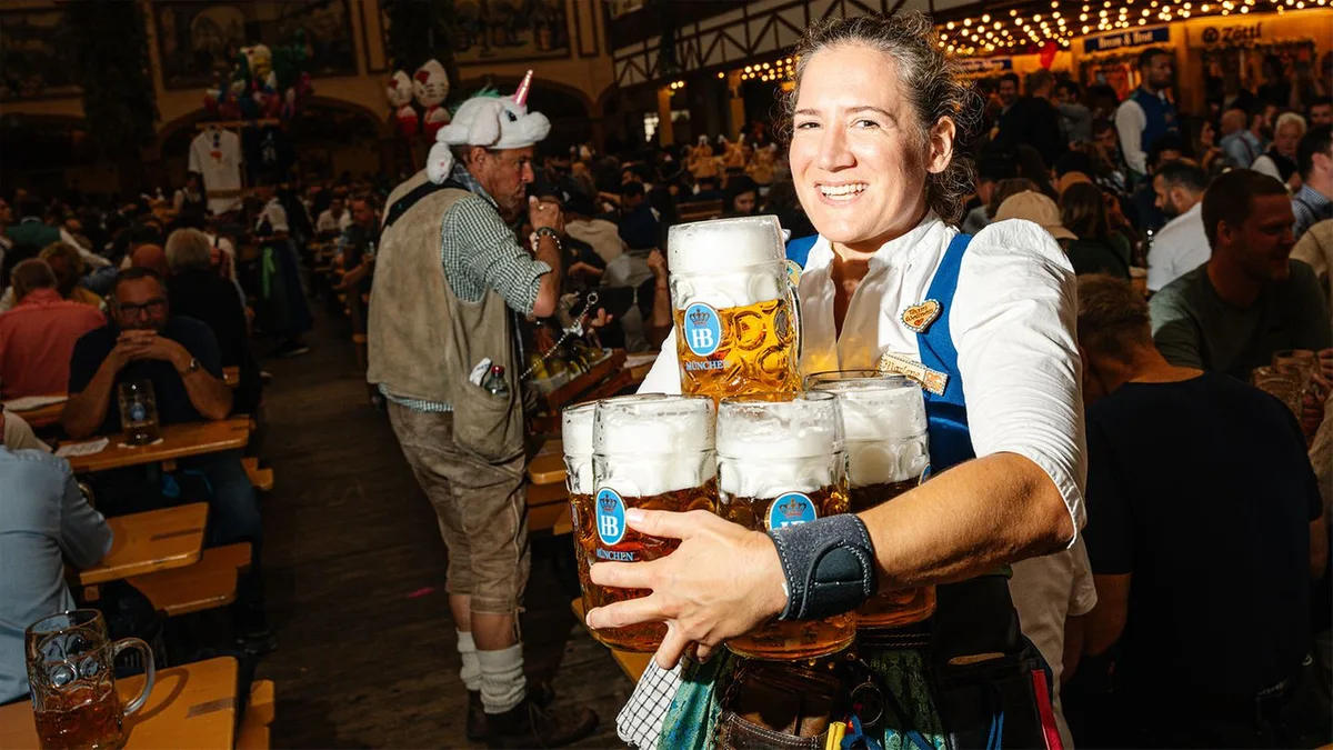 Oktoberfest: Wiesn-Kellnerin verrät: Was beim Trinkgeld wirklich läuft