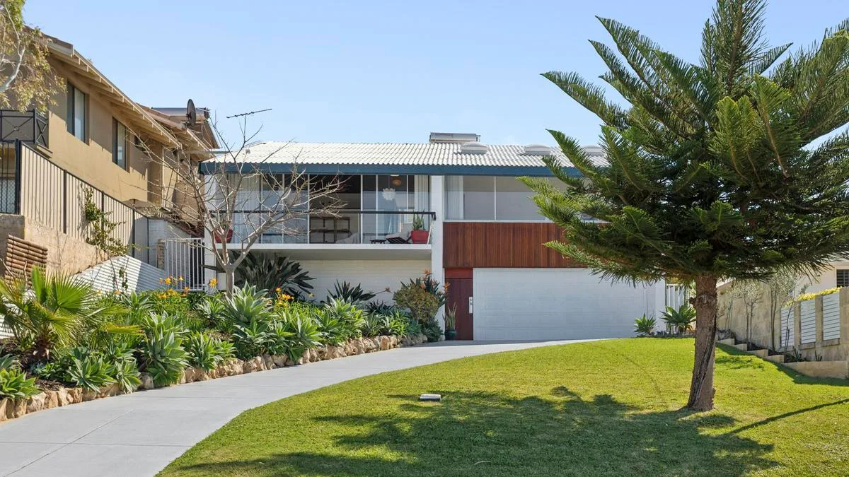 $2.6 million beachfront home dubbed ‘Perth’s best kept secret’ hits the market in Sorrento
