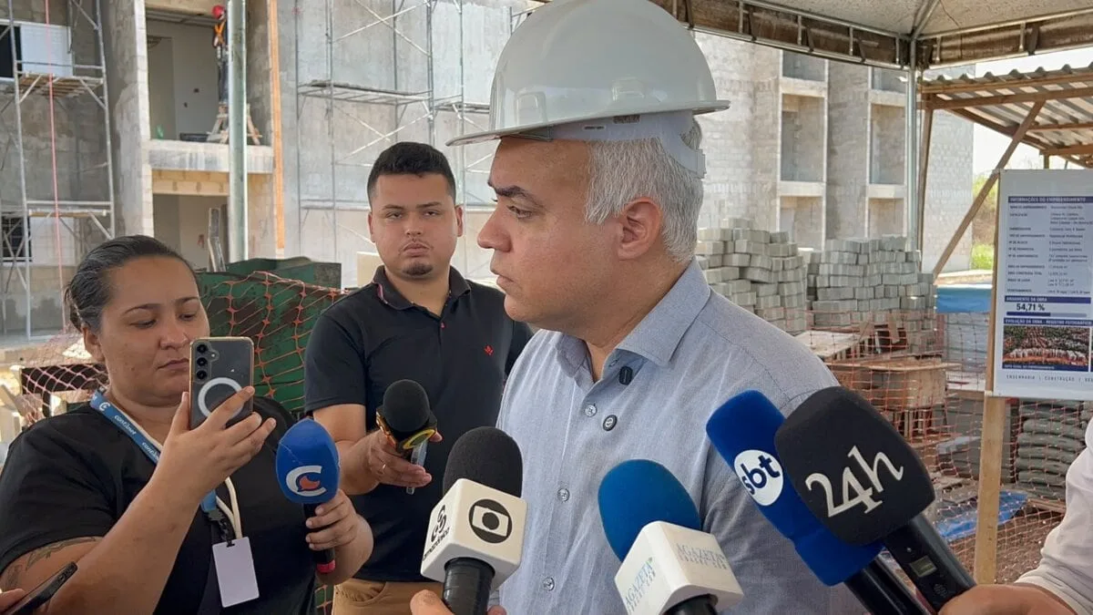 Ministro das Cidades visita obras de conjunto habitacional e projeta até 6 mil moradias no AC