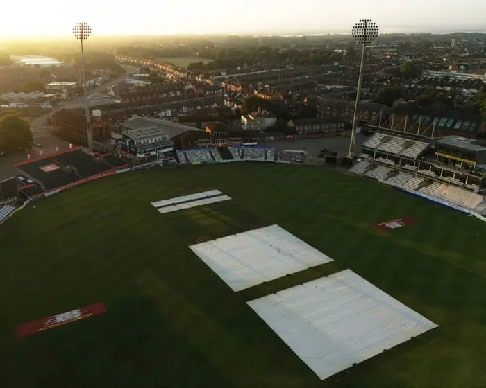 Somerset v Surrey, Warwickshire v Leics and more: County Championship cricket – live