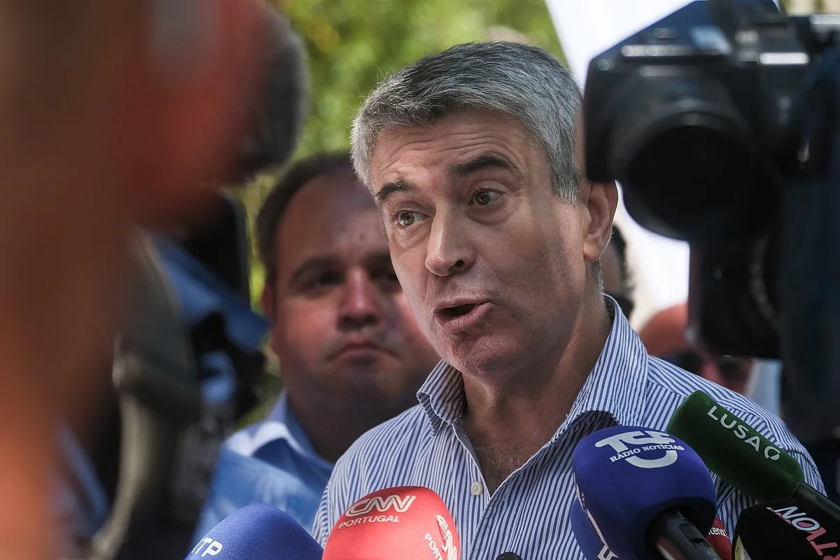 Custo de vida. Carneiro acusa Governo de funcionar "ao retardador" e exige medidas com efeito imediato