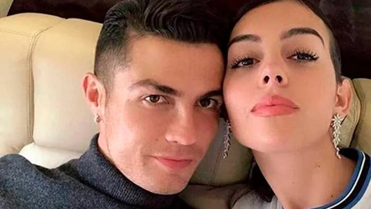 Georgina Rodríguez y Cristiano Ronaldo revelaron las primeras fotos de su boda en la tapa de Vogue