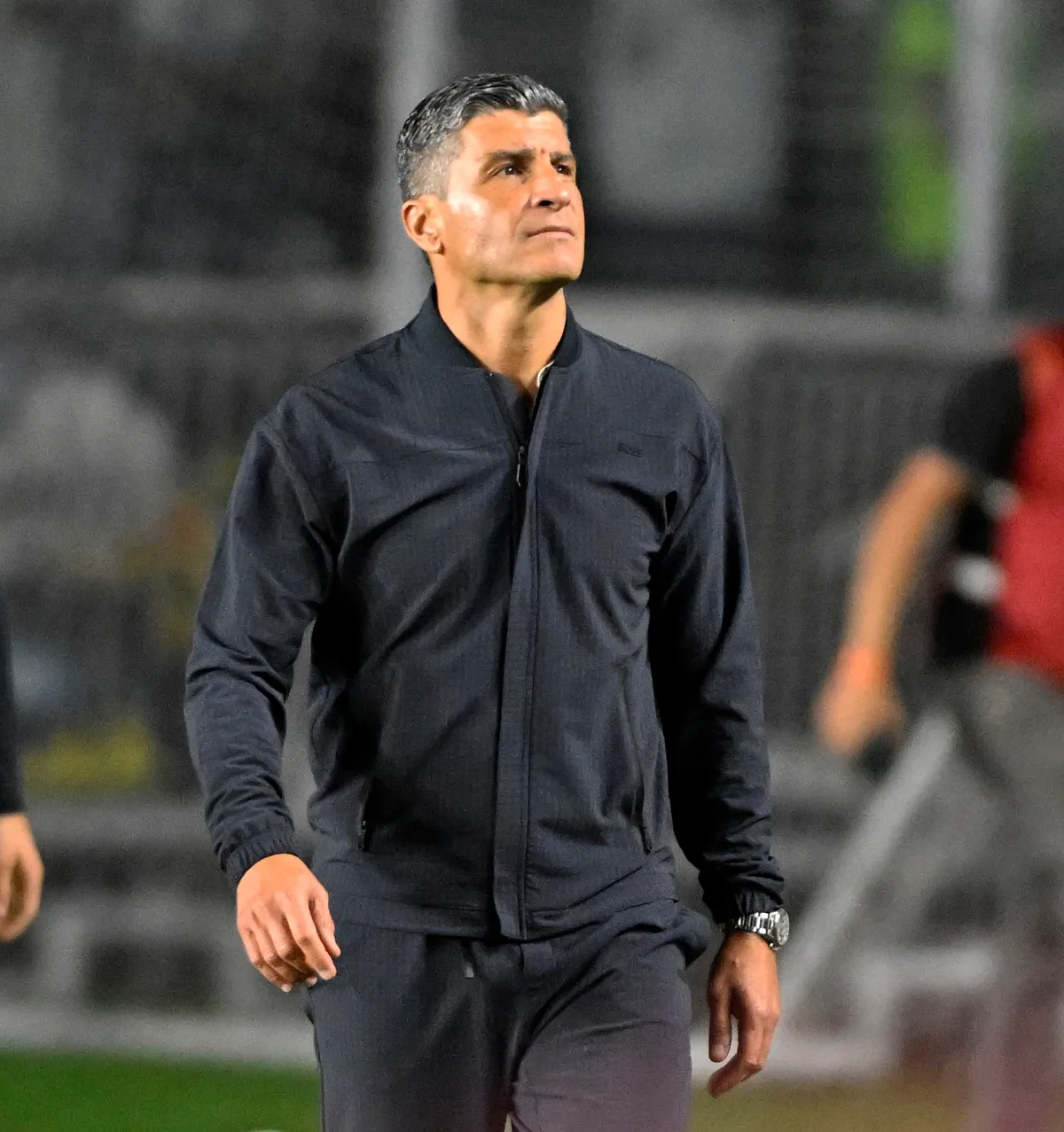 Pedro Emanuel elogia "exibição perfeita" em goleada sobre Coritiba: "Deu prazer ser treinador do Vasco"