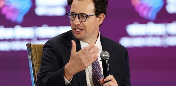 Ação acusa Anthropic, OpenAI, SpaceXAI e Google de combinarem freio à IA