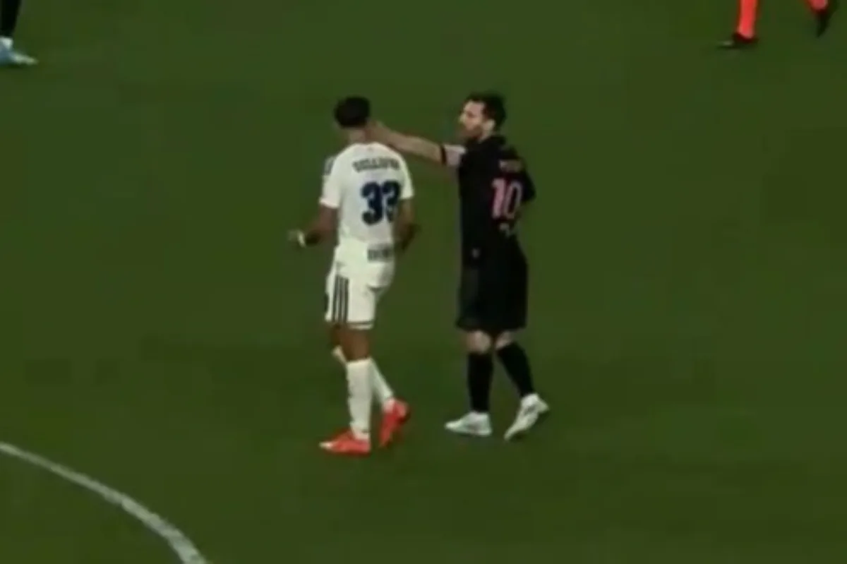 Lionel Messi dá tapa em adversário e gera confusão na MLS
