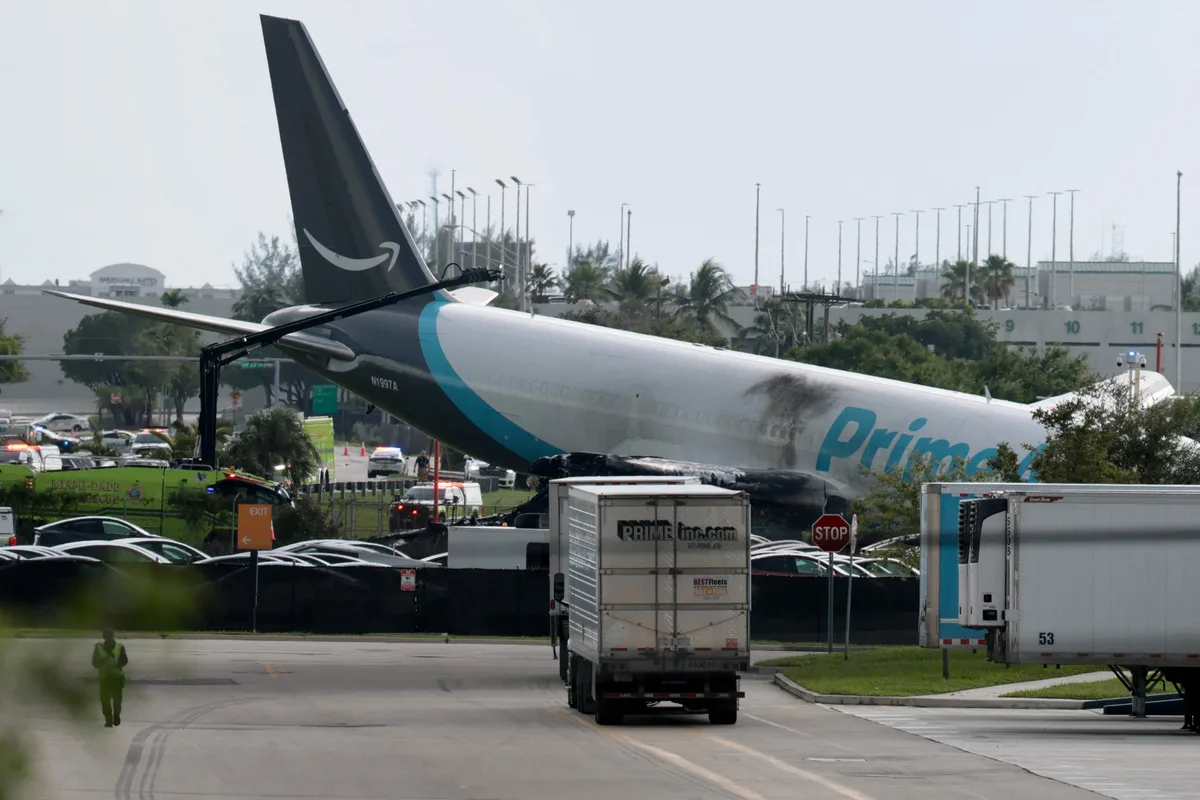 Qué se sabe del avión de carga de Amazon que se despistó en el aeropuerto de Miami