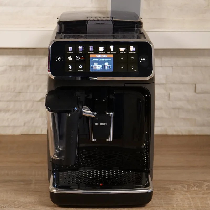 Actualité : Bon plan – La machine à café automatique avec broyeur Philips Série 5400 EP544X à 467,00 €