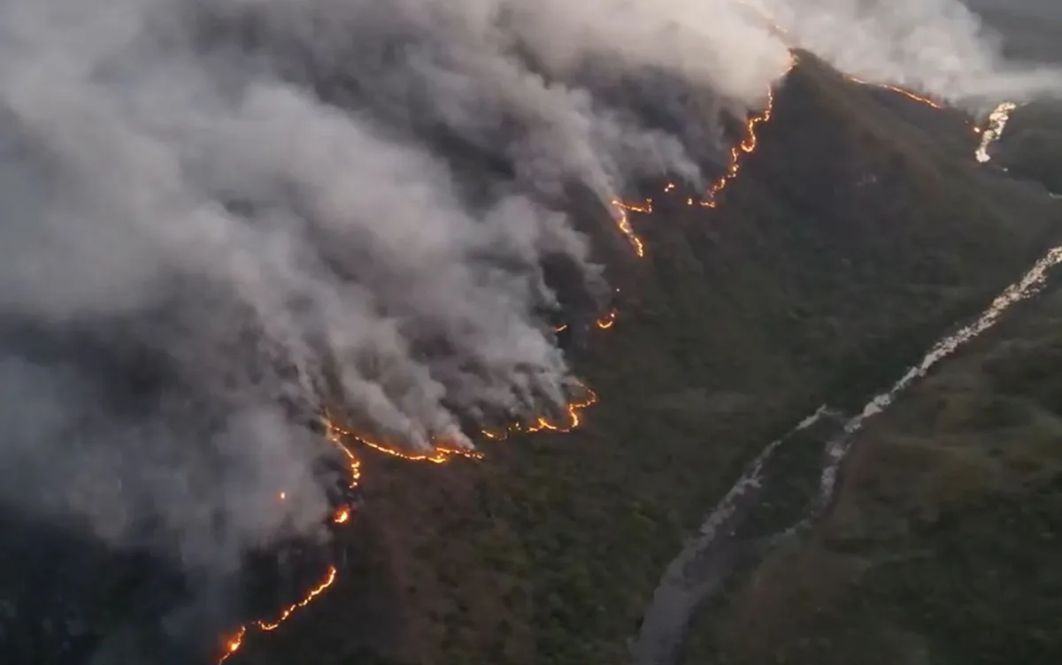 Incêndio interdita trechos de uma das principais trilhas do Parque Nacional da Chapada dos Veadeiros