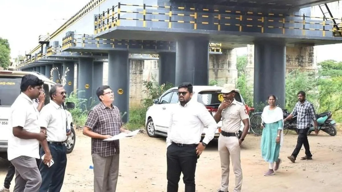 Collector inspects flood-prone areas in Tirunelveli; reviews preparations to avoid deluge during monsoon