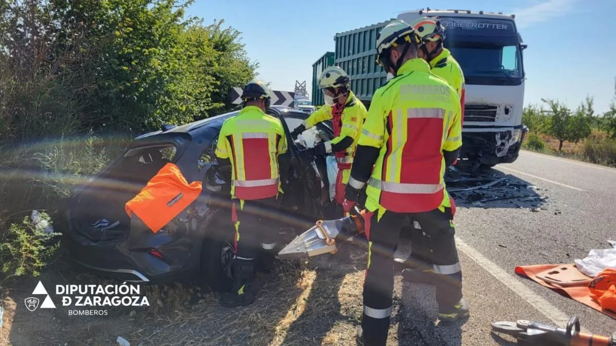 Mueren cuatro personas y otra resulta herida grave en un trágico accidente en Zaragoza