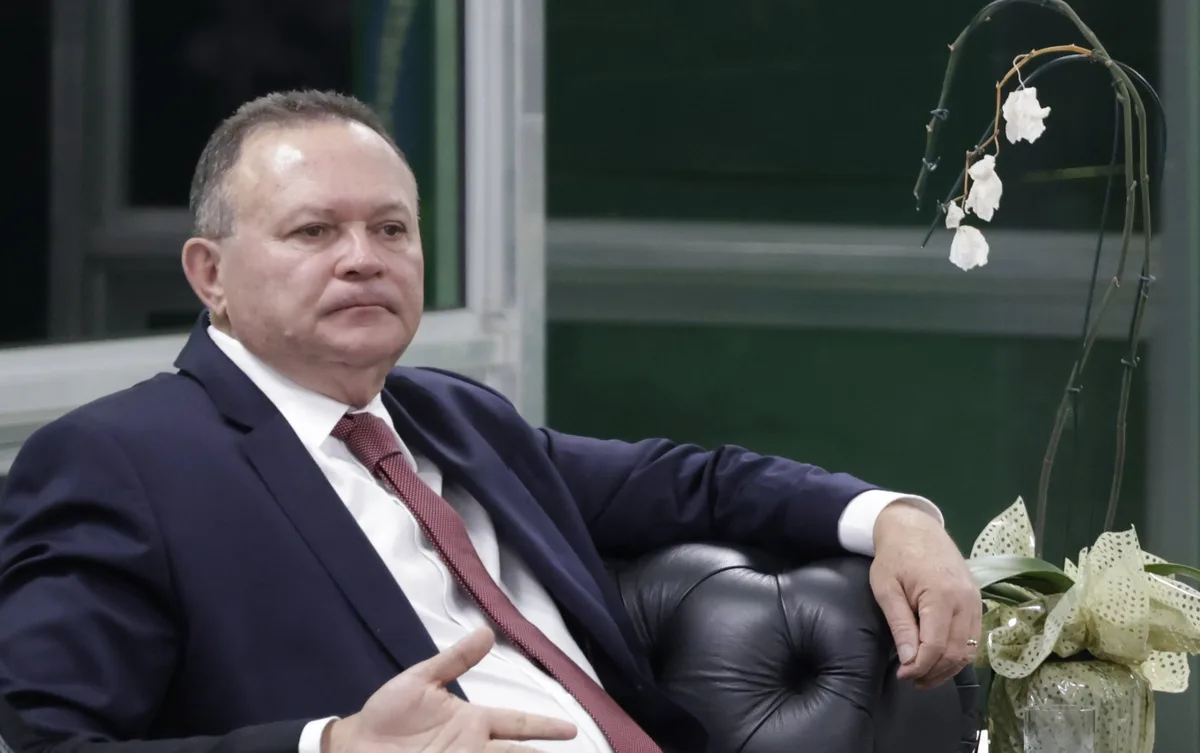 Governador do Maranhão acusa Dino de perseguição e questiona competência do STF