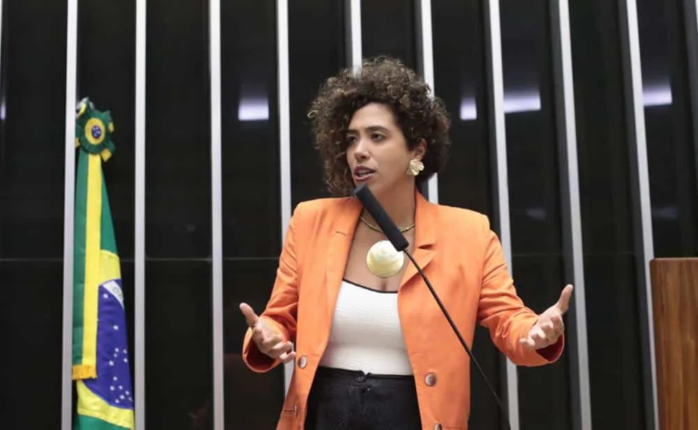 TV Fórum: Quem entregou o Rio de Janeiro para o crime foi a direita, diz Talíria Petrone