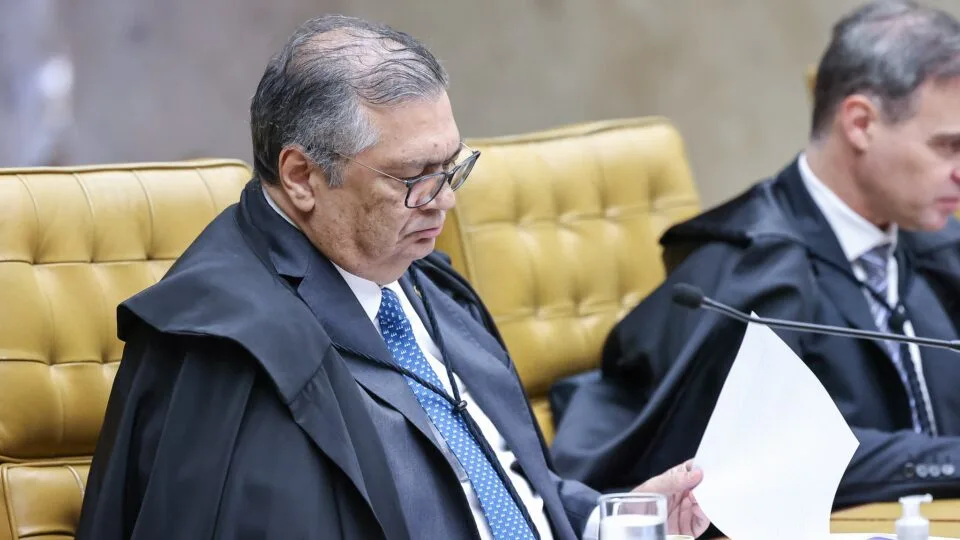 Suspeitas vagas e coincidências baseiam investigação de Dino sobre Dark Horse