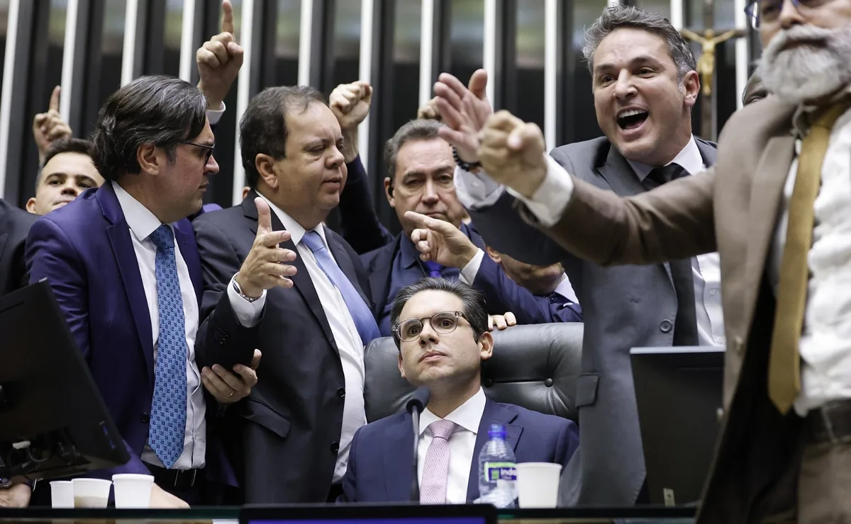 Maioridade penal é complexa demais para ser debatida por este Congresso