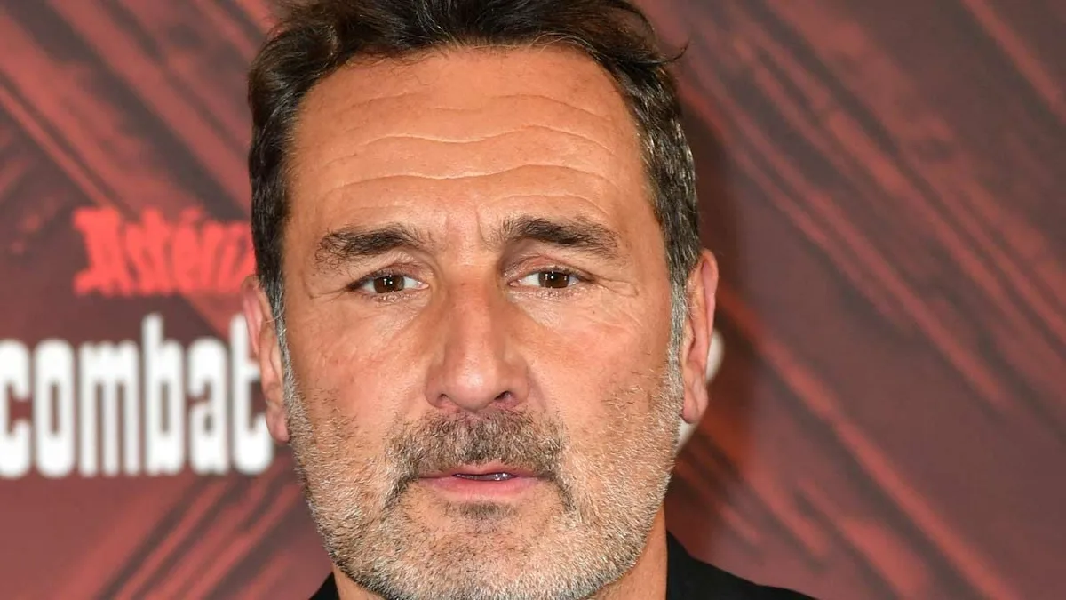 "Il m’a sauvé la vie !" : il y a 23 ans, cet acteur très populaire a rendu un énorme service à Gilles Lellouche qui se trouvait alors dans une situation difficile