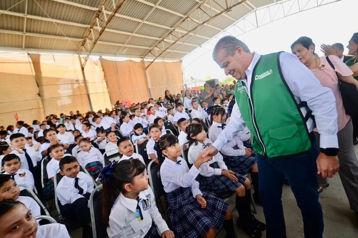 Más de 90 mil alumnos de Torreón inician el ciclo escolar 2026-2027 con paquetes escolares y mochilas gratuitas