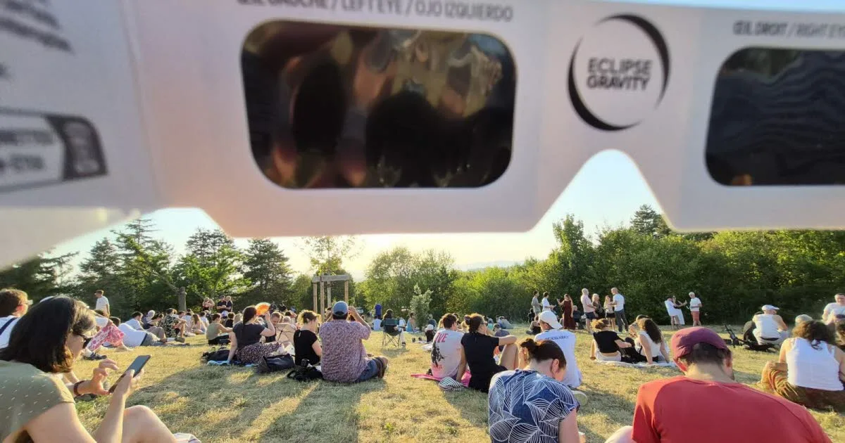 Loire. « Certains viennent, mais n'ont pas regardé l'éclipse » : aux urgences ophtalmologiques, des patients à rassurer