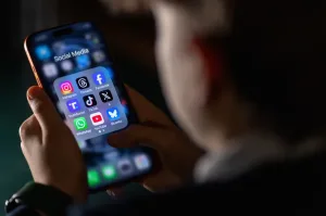 Meta propone llevar la verificación de edad y el control parental a tiendas de apps