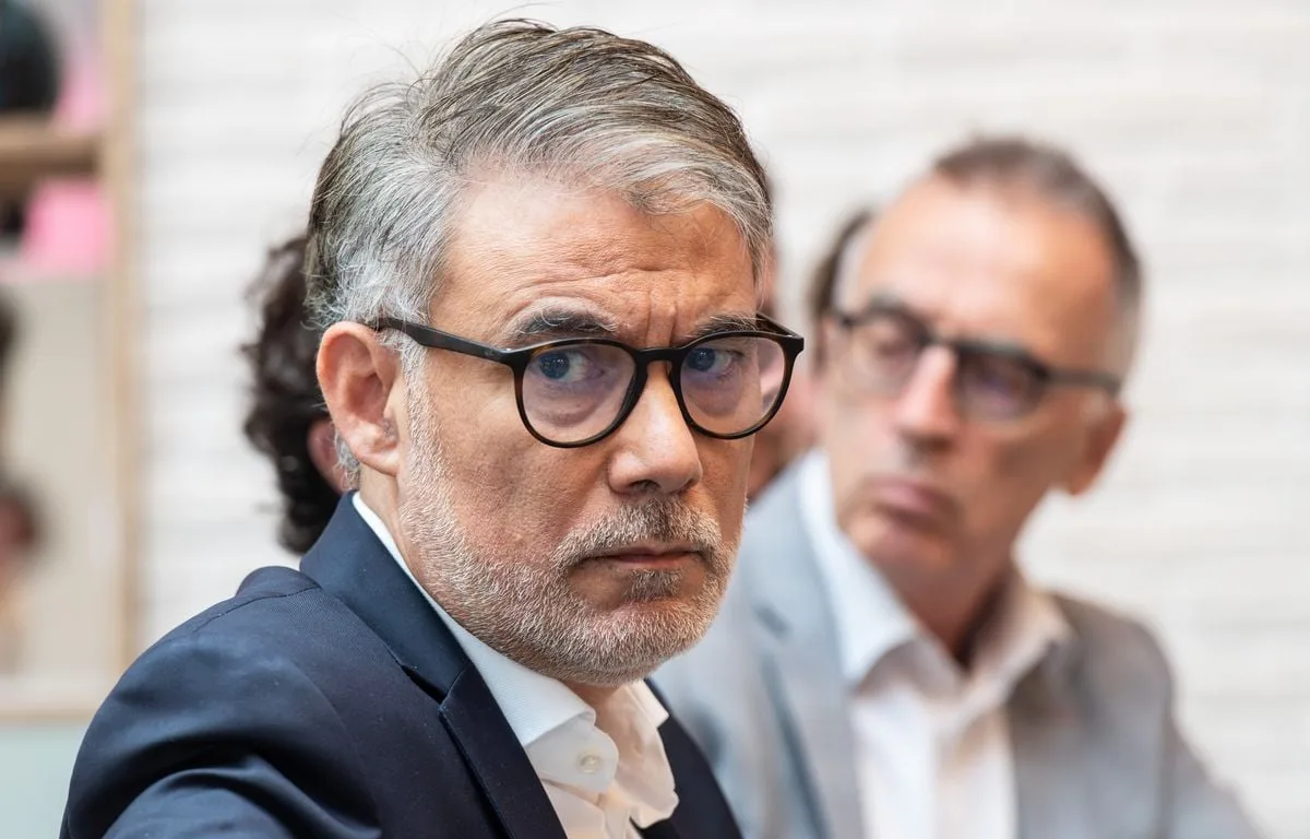 Le patron du PS Olivier Faure étrille Macron qui « s’amuse en jet ski pendant la canicule »