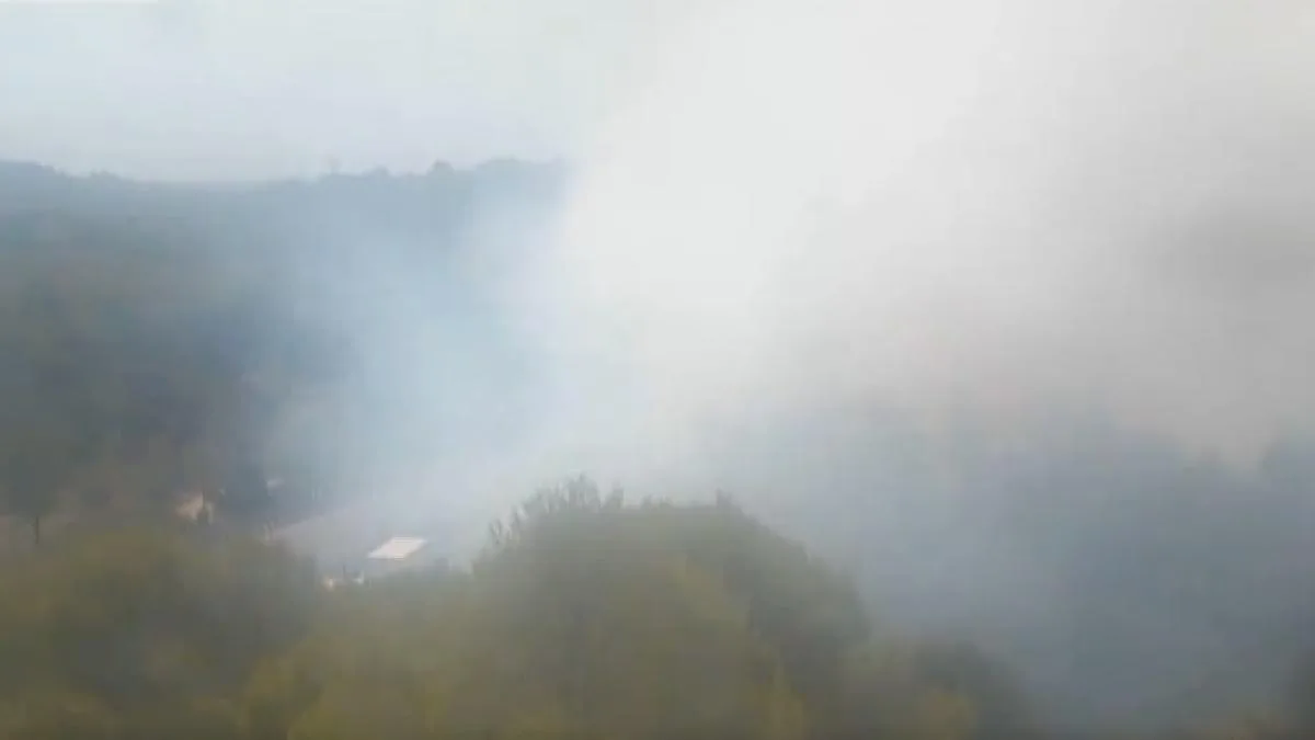La AP-7 reabre parcialmente tras el incendio de un camión a la altura de Gelida