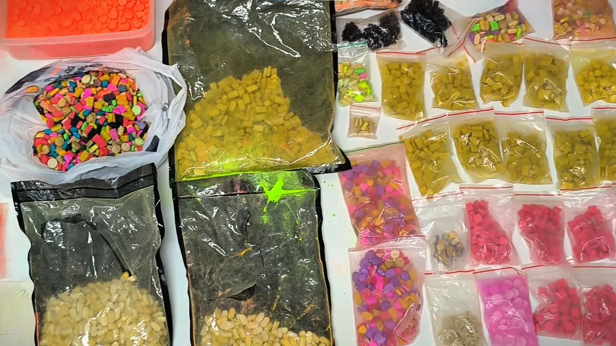 Dupla é presa com 20 mil comprimidos de ecstasy em Coronel Fabriciano