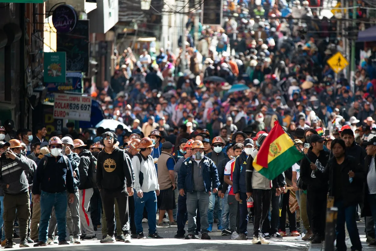 Bolivia acuerda con el FMI un plan trianual para eliminar el déficit, ajuste equivalente al 8,5% del PIB