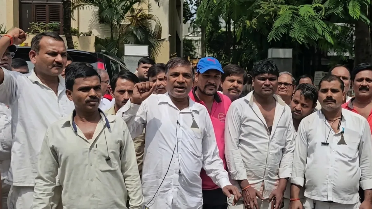 ‘We'd be in office if educated’: Mumbai auto drivers block road over Marathi rule