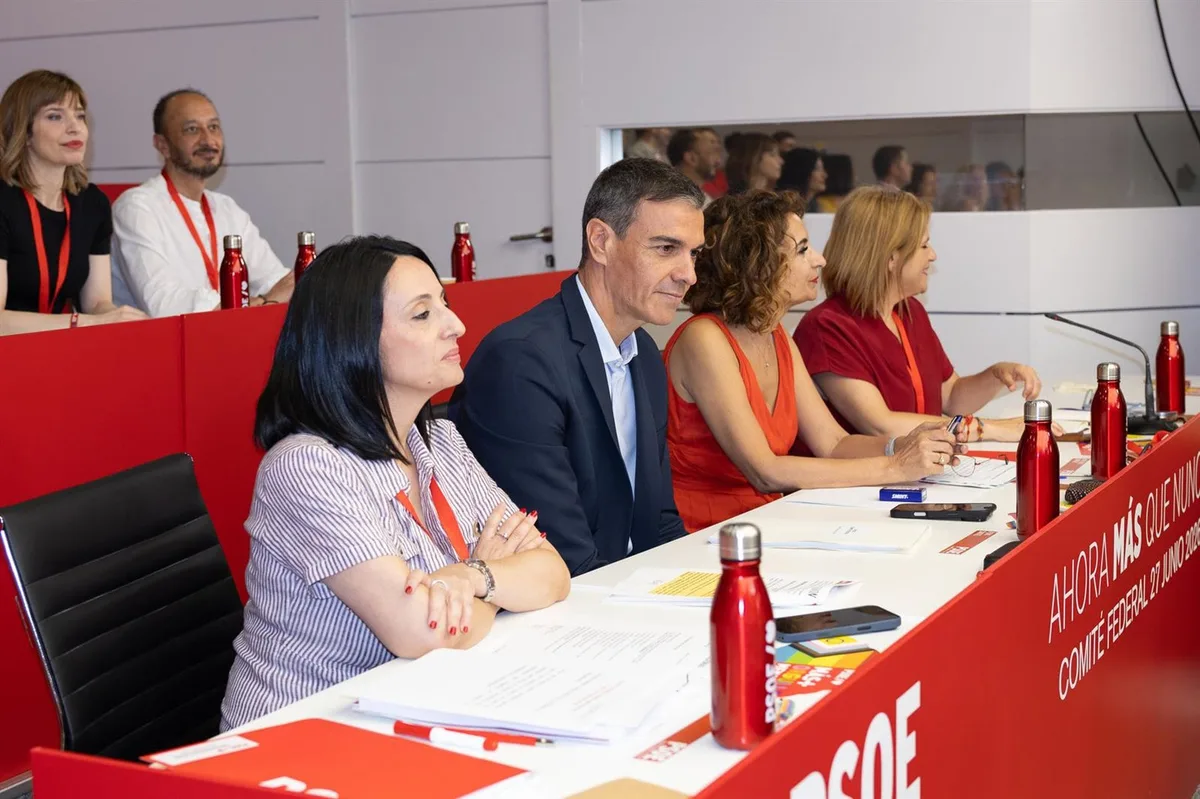 El PSOE acusa a Feijóo de ir a Ceuta para "echar gasolina a la crispación" y "hacer campaña" con "fines partidistas"