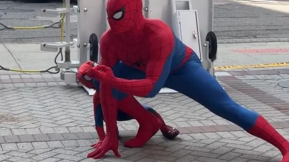 Hingucker-Outfit - NFL-Star kommt als Spiderman zum Spiel