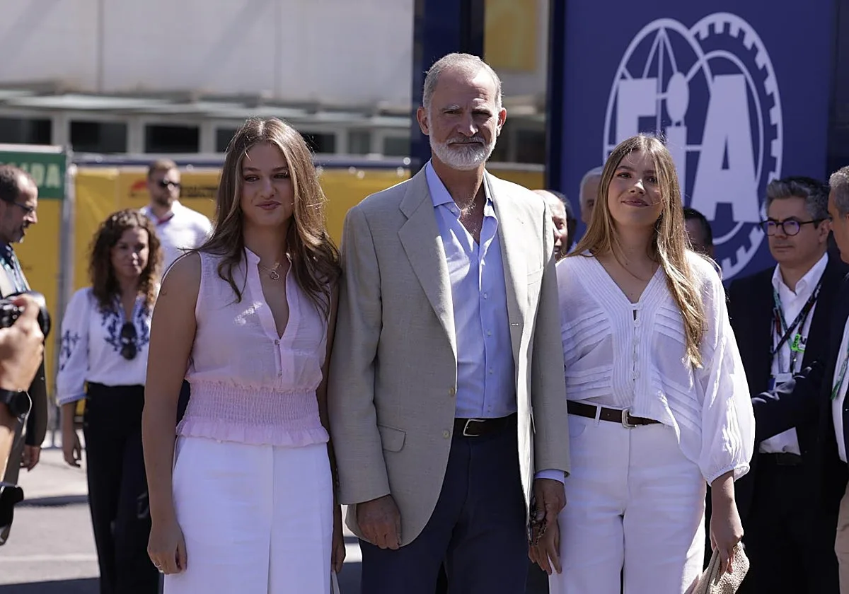 La Princesa Leonor y la Infanta Sofía coordinan sus looks para ver la Fórmula 1 en Madrid