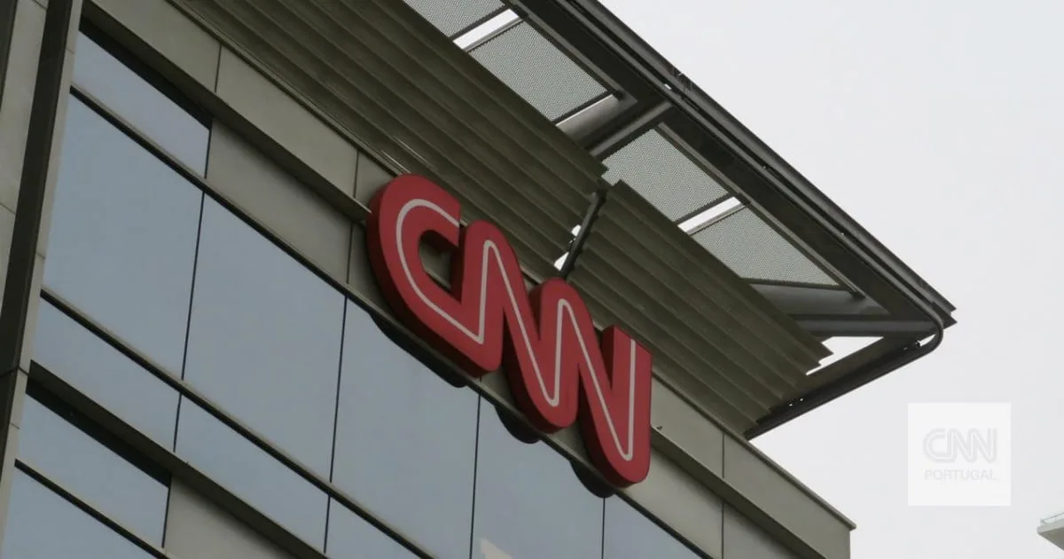 CNN, MS NOW e POLITICO processam administração Trump depois de proibidos de entrar na Casa Branca