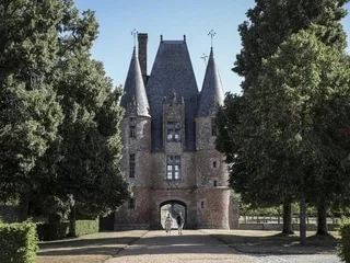 La fée de Carrouges : une légende qui hante l’imaginaire local et l’histoire du château