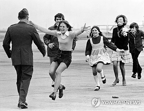 '베트남전 포로귀환' 퓰리처상 사진기자 슬라바 베더 별세