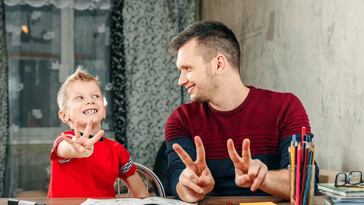 Neurodidaktik: Gesten verbinden Eltern- und Kindergehirn beim Lernen