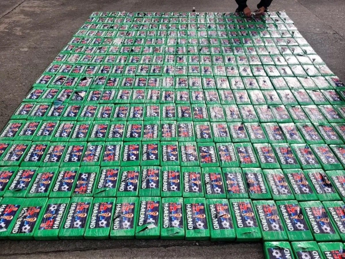 Equador apreende cocaína estampada com foto de Haaland
